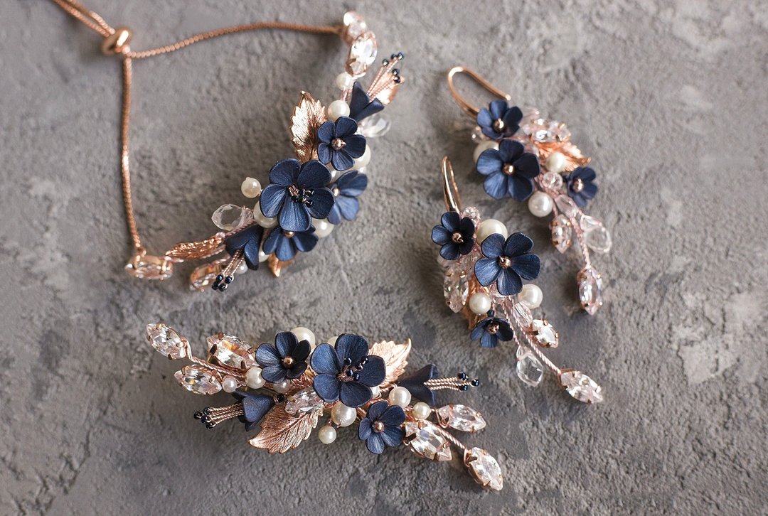 Rose gold navy blue flower jewelry set, Wedding earrings, Bridal dark hair clip - 耳环/耳夹 - 粘土 蓝色