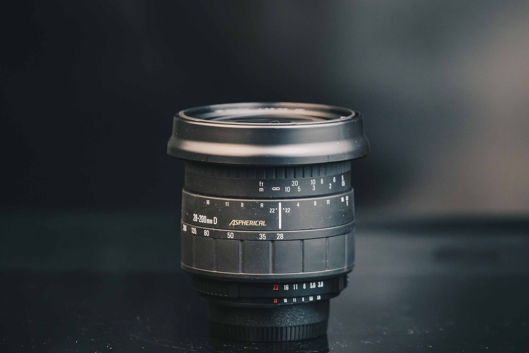 Sigma 28-200mm f3.8-5.6 UC D Aspherical for Nikon - 相机 - 其他金属 黑色