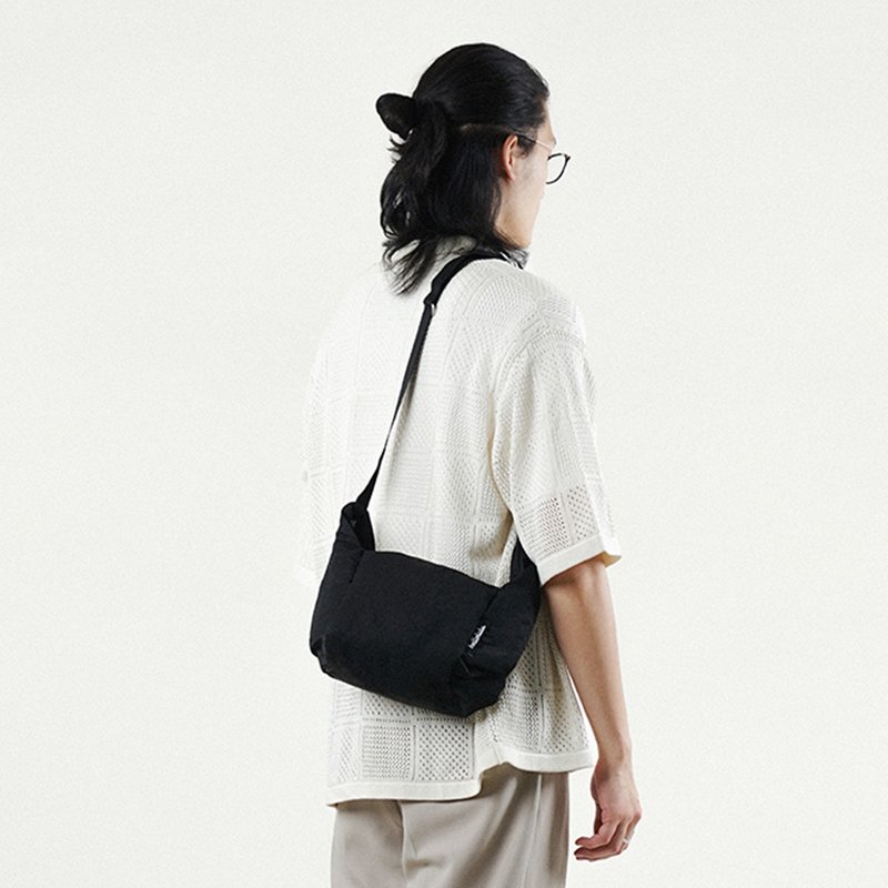 【FW25全新Wander系列】MILO 日常斜背包 小号 (翠黑色) - 侧背包/斜挎包 - 环保材料 黑色