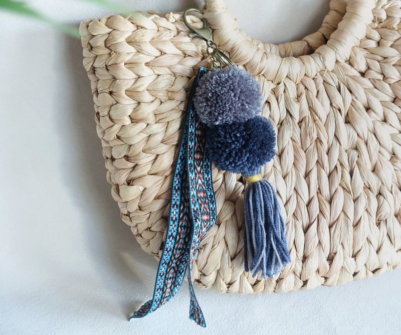 旅行中的漫步日记/毛球民俗吊饰/亚马逊石挂饰 - 吊饰 - 其他材质 