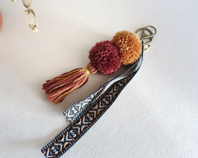 旅行中的漫步日记/毛球民俗吊饰/亚马逊石挂饰 - 吊饰 - 其他材质 