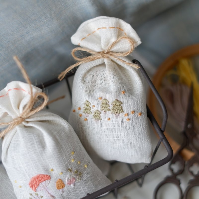 未完待续 | 诺贝松 刺绣 木质调 香氛包 (森林小树款) 现货+预购 - 香薰/精油/线香 - 植物．花 