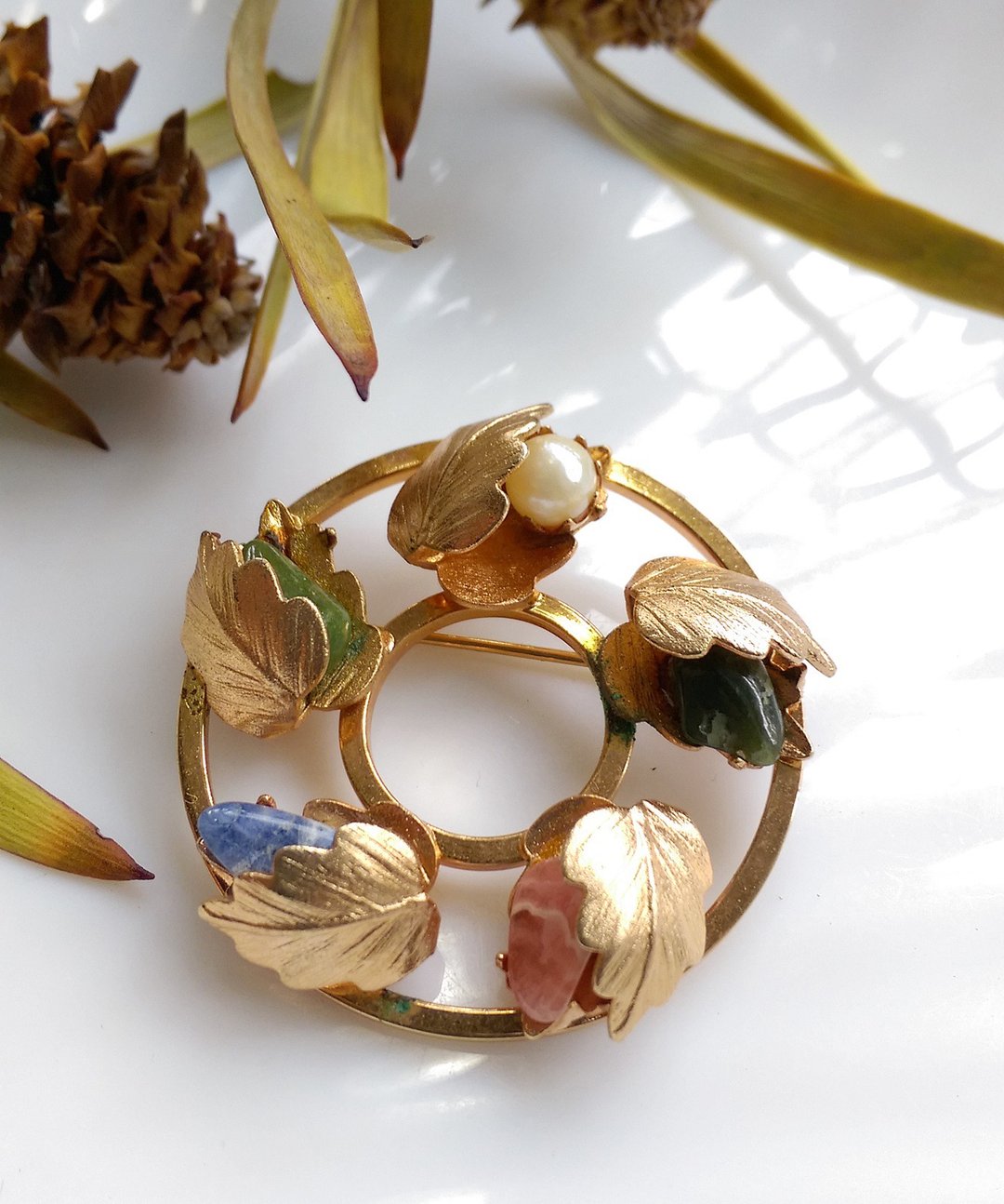 西洋古董饰品。SARAH COV 1965's  Flowered Circle 系列 别针 - 徽章/别针 - 其他金属 金色