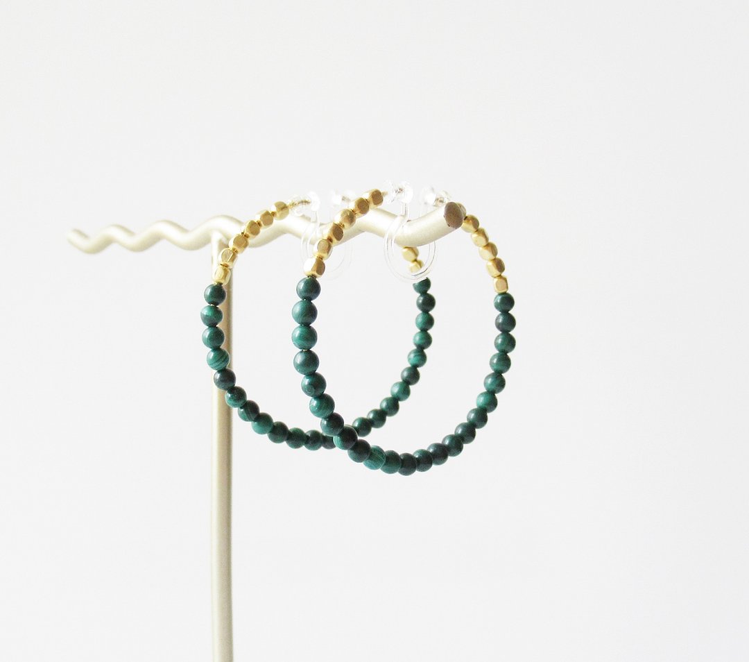 Malachite and metal beads, hoop earrings 夾式耳環 - 耳环/耳夹 - 石头 绿色