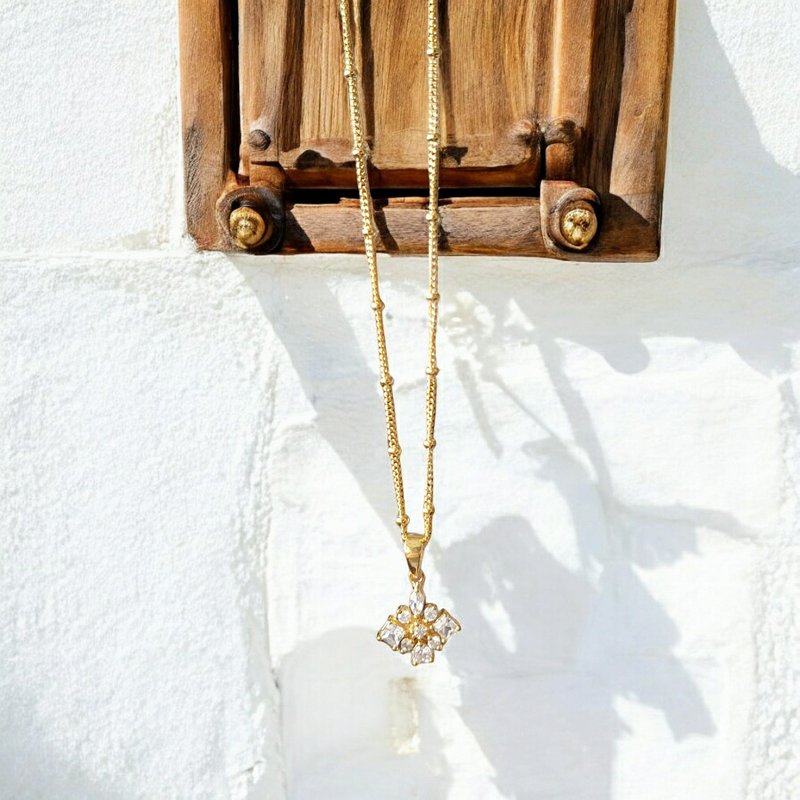 925 银镀黄K金项链，镶嵌白色锆石坠饰 - 项链 - 宝石 白色