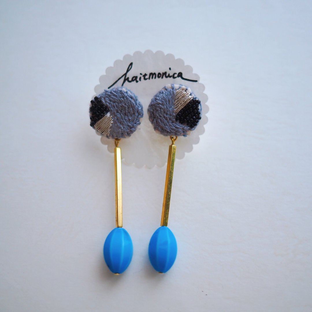 Embroidery earrings [attire] / handmade embroidery earrings (Attire) - 耳环/耳夹 - 绣线 蓝色