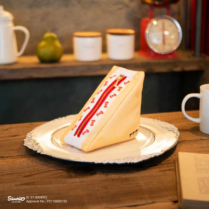 Hello Kitty 联名限定 三角三明治形收纳包 - 化妆包/杂物包 - 棉．麻 白色