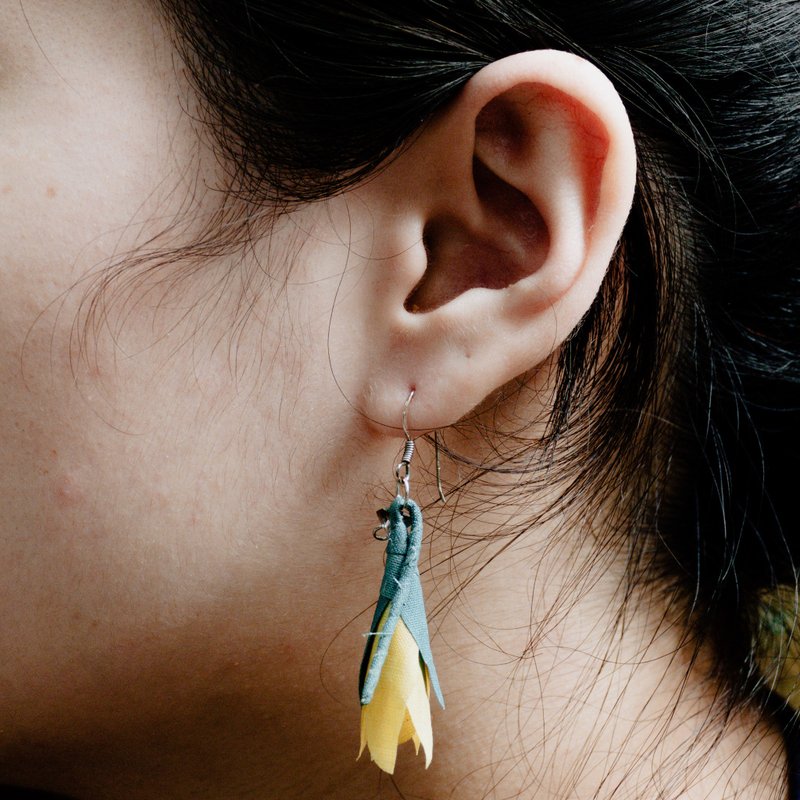 蓝染/植物染花蕊耳勾/耳夹 - 耳环/耳夹 - 棉．麻 