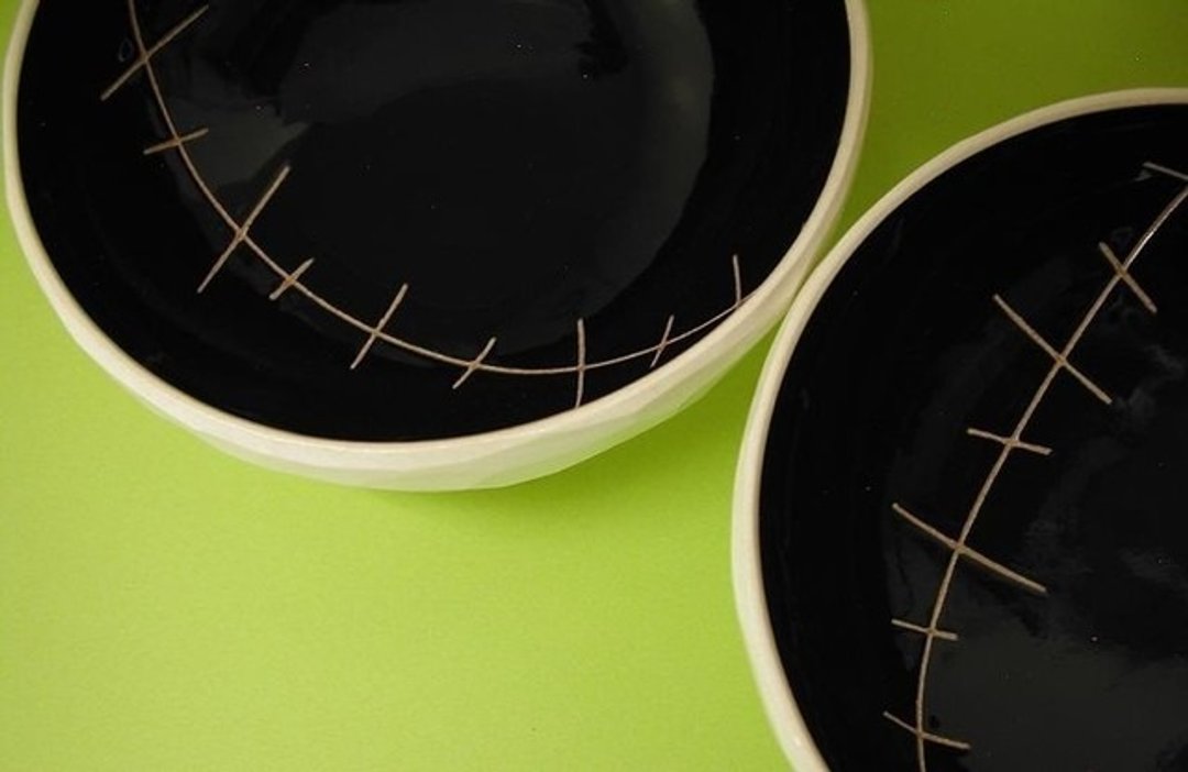 Small bowl black stitch pattern Bowl (stitch) black - 花瓶/陶器 - 陶 黑色