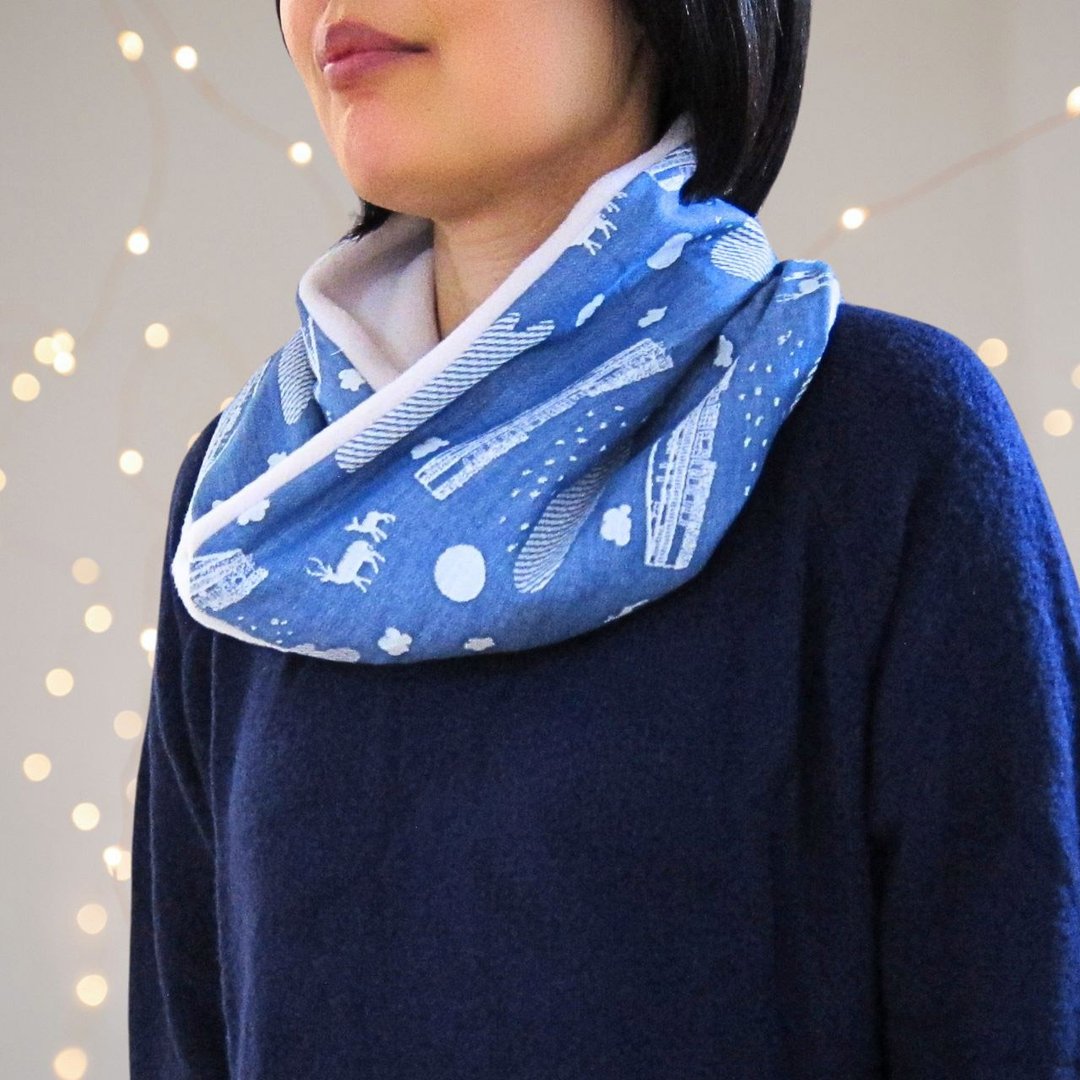 圣诞礼物 麋鹿与小屋短款 Snood 围脖 蓝色 提花织布 x 抓毛绒 - 围巾/披肩 - 聚酯纤维 蓝色