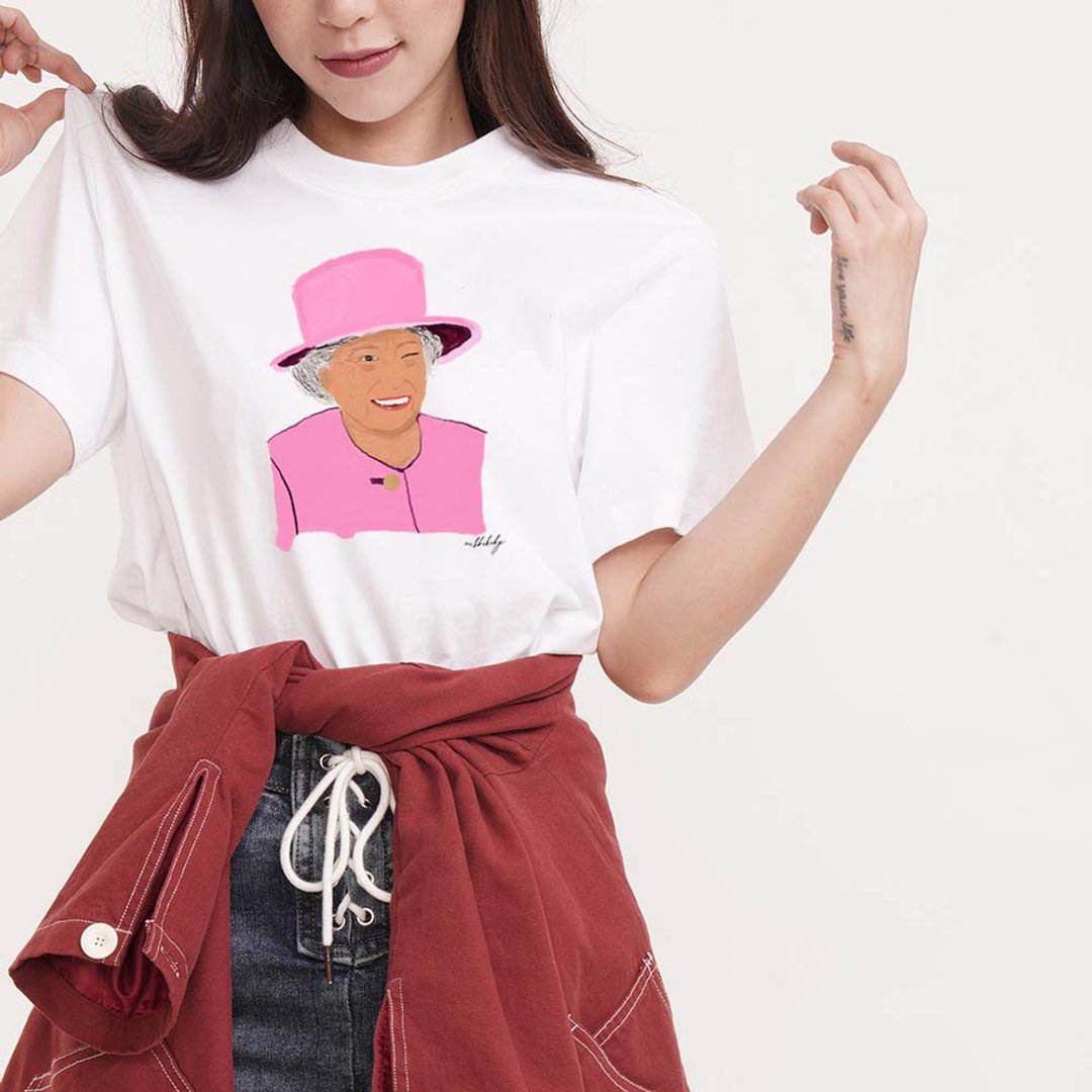 (预购) AYES X Nikkikiky - Queen Elizabeth II White T-shirt - 女装 T 恤 - 棉．麻 白色