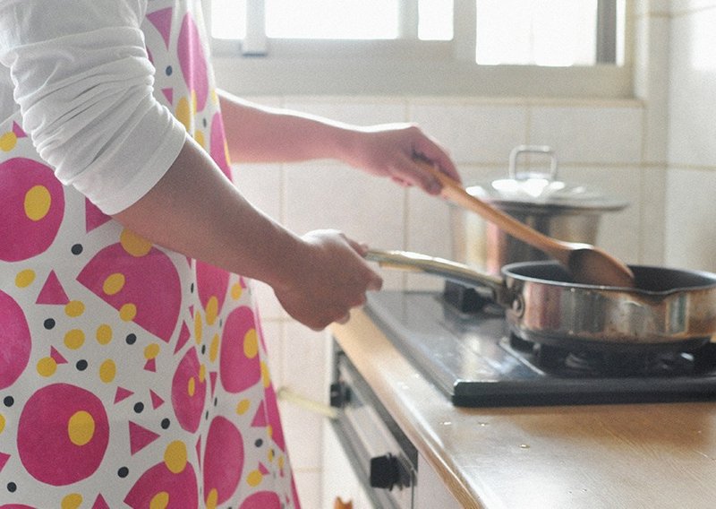 夏日显瘦  背心洋装围裙 百香果印花围裙 花艺工作裙 - 围裙 - 聚酯纤维 粉红色