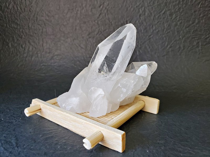 日本竹帘底座配特级天然白晶簇 - 其他 - 宝石 白色