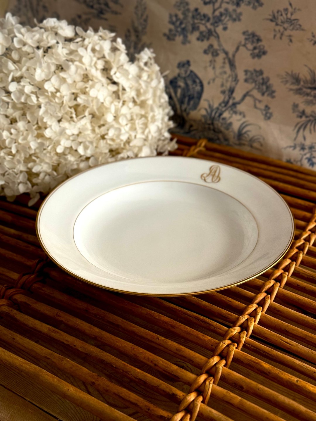 40442-法国拿破仑三世纯白鎏金饰纹家徽深盘22.5cm - 盘子/餐盘/盘架 - 瓷 