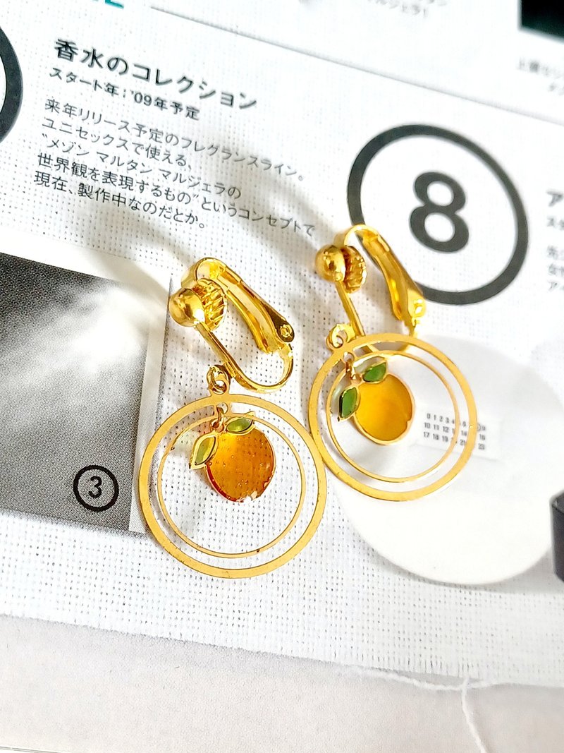 vintage jewelry 清秀胶彩小橘子吊饰 夹式耳环 - 耳环/耳夹 - 其他金属 
