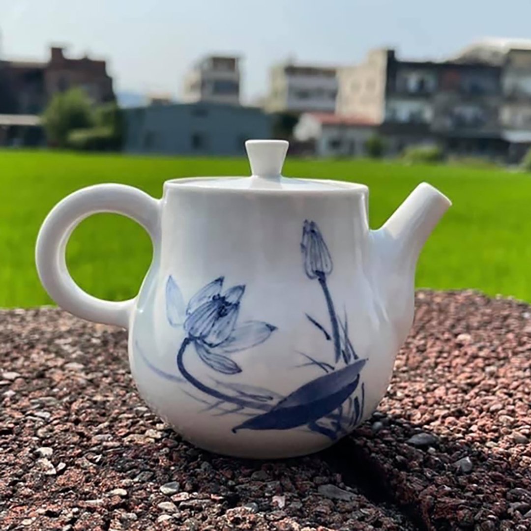 茶壶 荷气 - 白郁民 x 林菲满 青花瓷壶创作 -茶道 茶器具 - 茶具/茶杯 - 瓷 白色