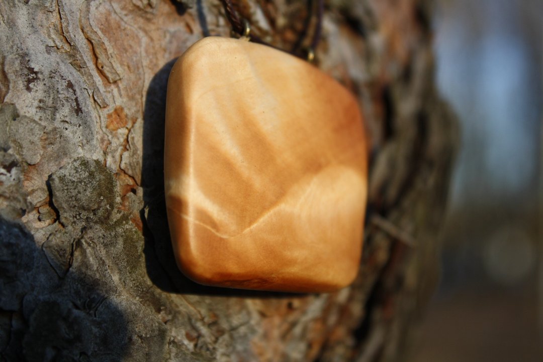 Natural drawing Pendant Talisman SUN RAYS MOUNTAINS Unique texture Amulet Solar - 项链 - 木头 