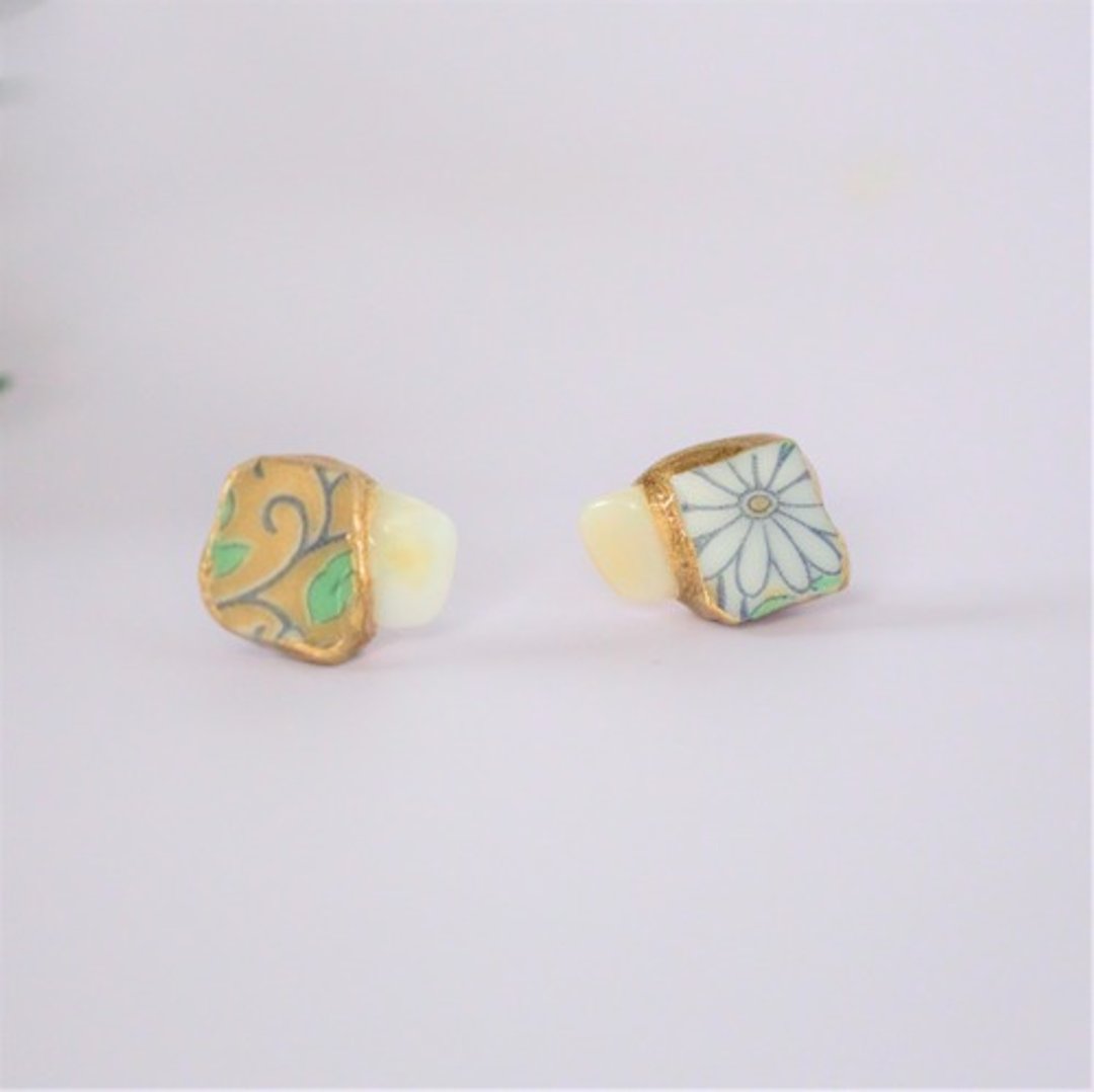 Arita porcelain porcelain kintsugi pierced Clip-On / mother of pearl - 耳环/耳夹 - 陶 咖啡色
