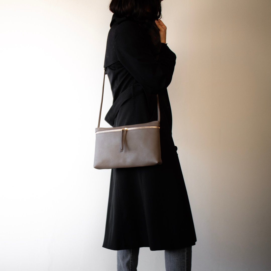 Horizontal Type Genuine Leather Shoulder Pochette Succotchet - 侧背包/斜挎包 - 真皮 