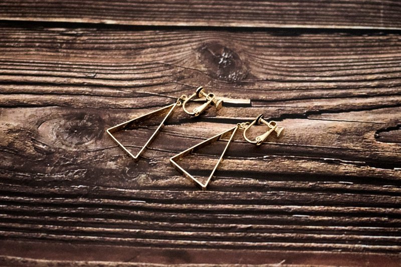 Circle dot 金色三角铁 耳环 耳夹 耳饰 - 耳环/耳夹 - 其他金属 金色