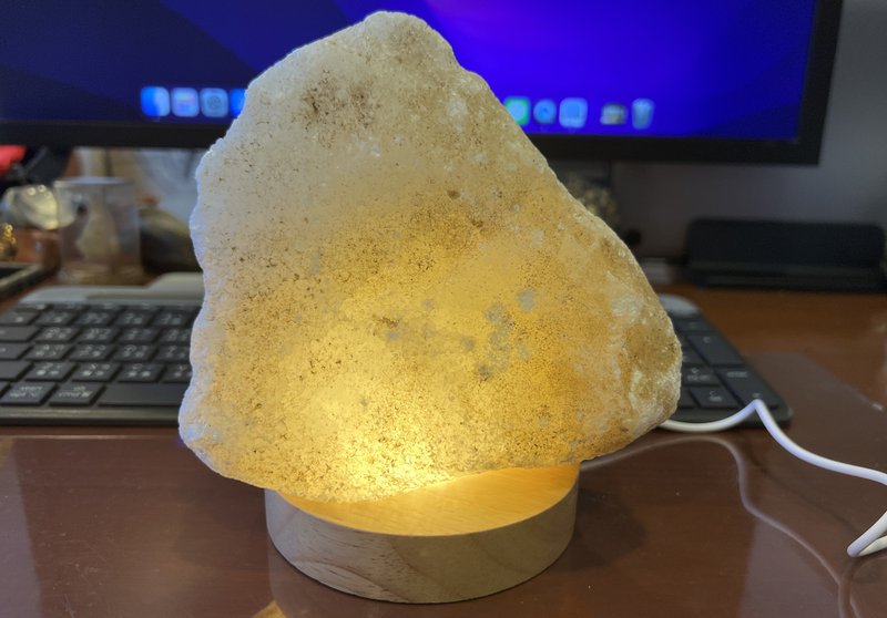 天然石英岩玉玉石1177公克 光明灯 风水 能量 空间磁场 造型盐灯 - 摆饰 - 玉石 白色