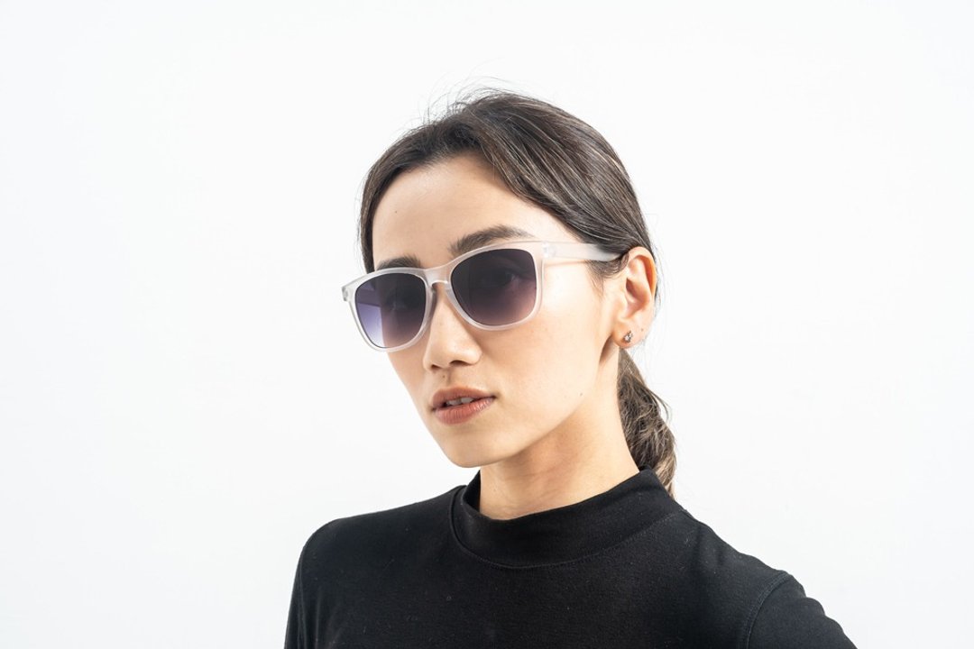 2is ChrisD 太阳眼镜│透白色雾面框│黑色镜 - 墨镜 - 塑料 白色