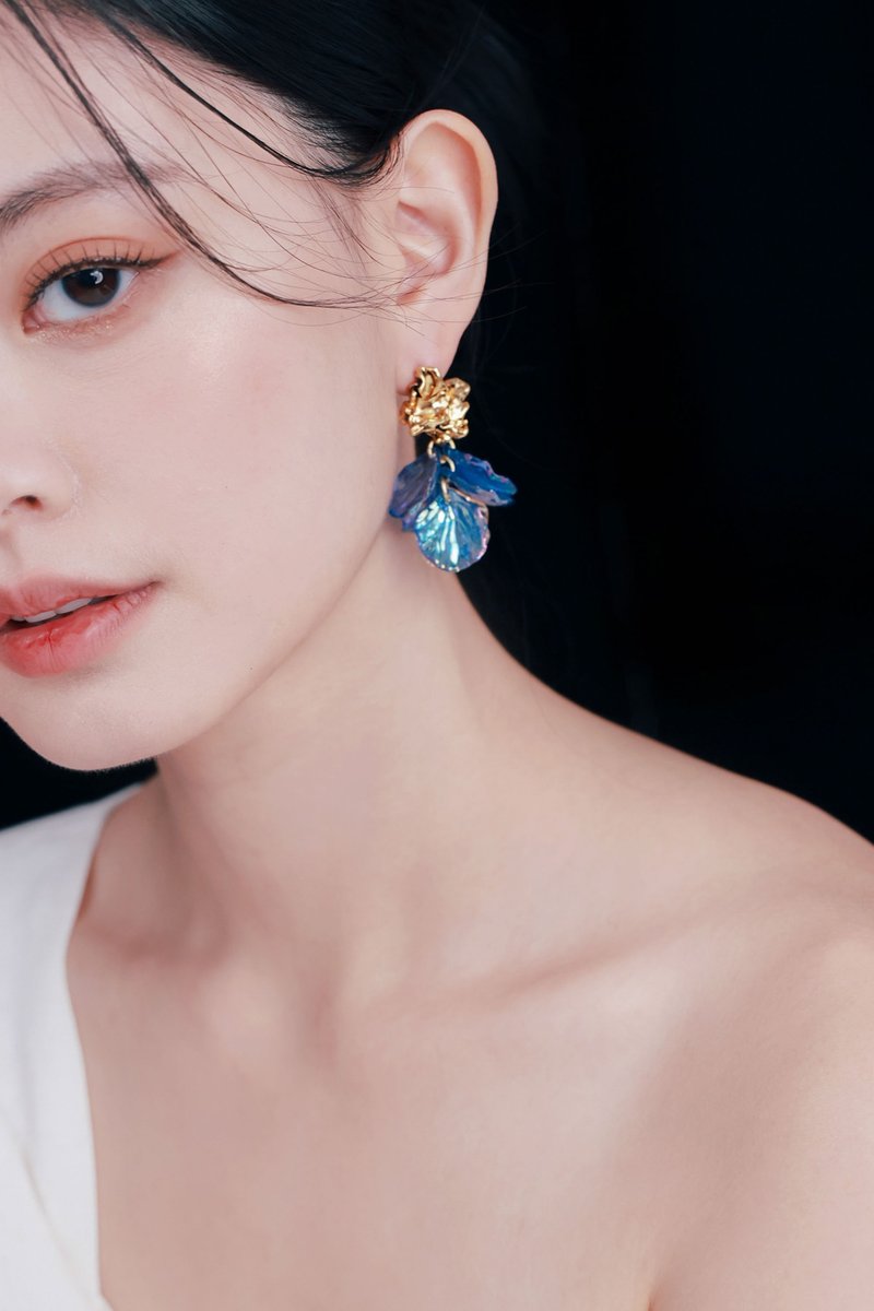 COR-DATE / 蓝色花语 / 花瓣耳环 - 耳环/耳夹 - 其他材质 