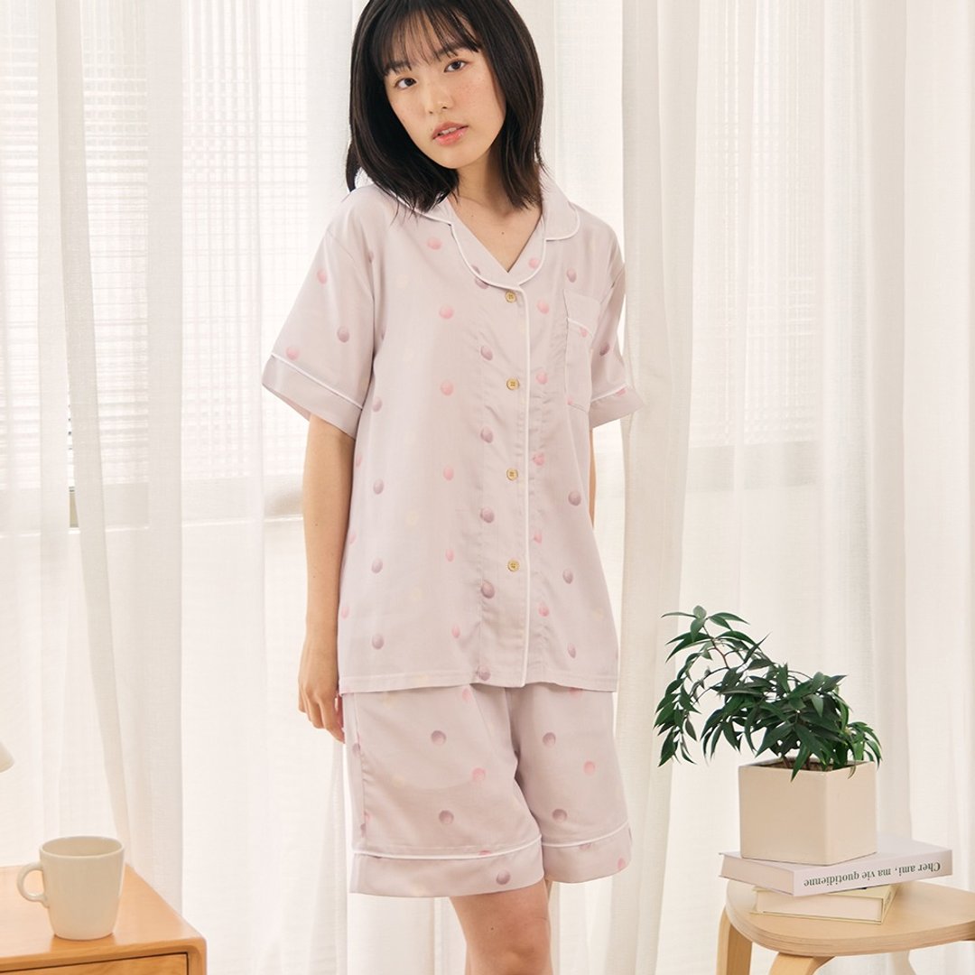 UMORFIL胶原蛋白点点缎面短袖睡衣套装-共2色 - 居家服/睡衣 - 棉．麻 多色