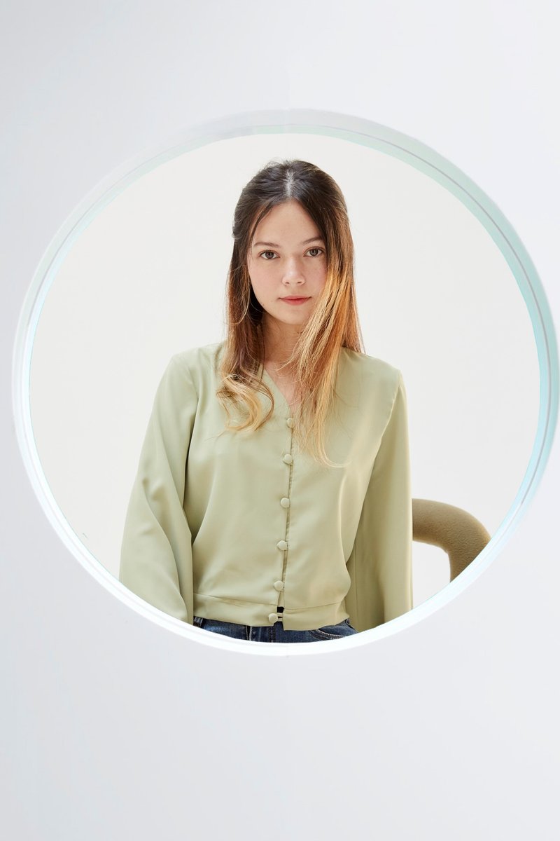 Butterfly blouse - Women's long sleeved blouse - Mitta - 女装上衣 - 聚酯纤维 绿色