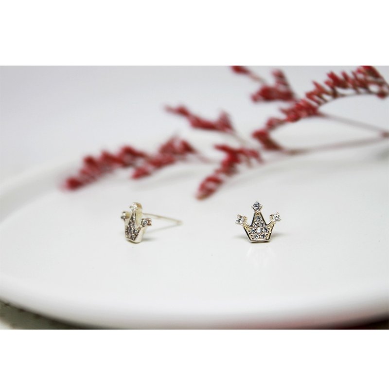 【纯银系列】三星皇冠 - 925银 轻巧 闪亮 镶CZ钻石 - 耳环/耳夹 - 纯银 银色