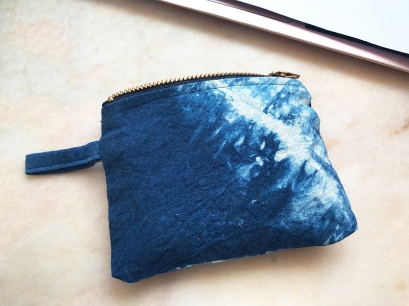 手缝蓝染零钱包 | 热锅上的窝夫饼 - 零钱包 - 棉．麻 蓝色
