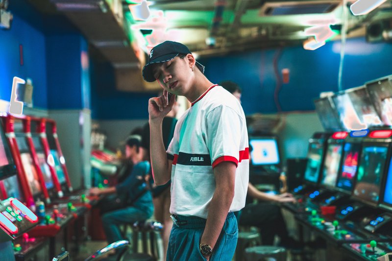 Pabst TEE/ 80s Retro / 香港設計/ 潮服 / 男裝 女裝 / 優質 (紅藍白色) - 中性连帽卫衣/T 恤 - 棉．麻 白色