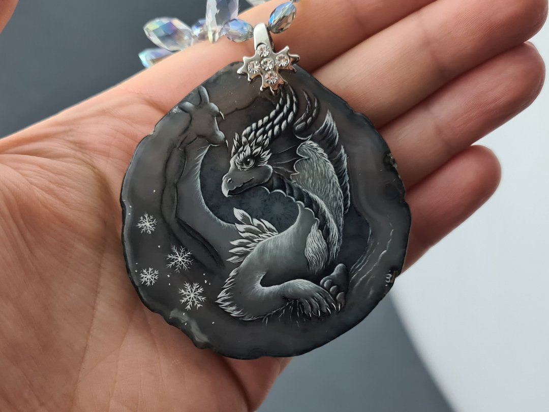 Dragon necklace Dragons for painting Dragon on Agate Stone Dragon charm - 项链 - 石头 灰色