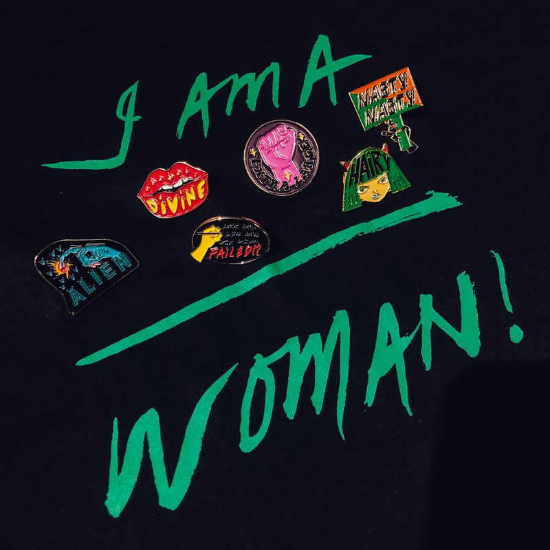 【原创设计】I AM A _ WOMAN 有机棉短袖汗衫 - 中性连帽卫衣/T 恤 - 棉．麻 黑色