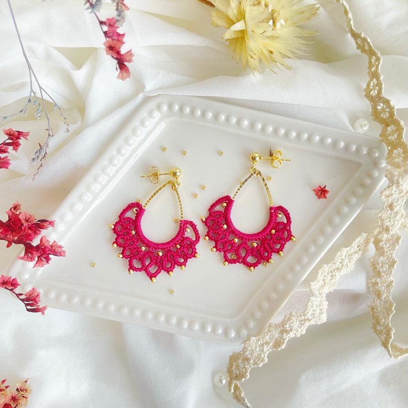 Rosana 。蕾丝流光优雅加冕 - 蕾丝编织耳环 - 耳环/耳夹 - 棉．麻 