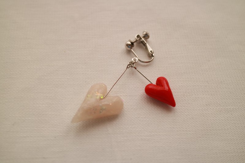 Baum Heart Clip-On Red x White - 耳环/耳夹 - 粘土 红色
