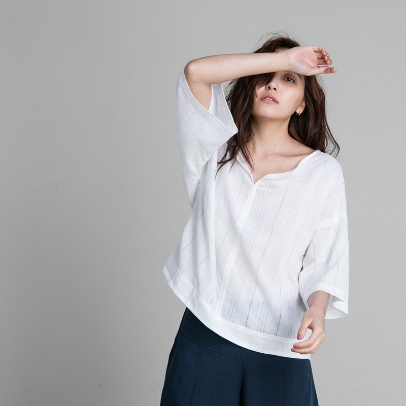 V领五分袖上衣 - 白棉麻 - 女装上衣 - 棉．麻 白色