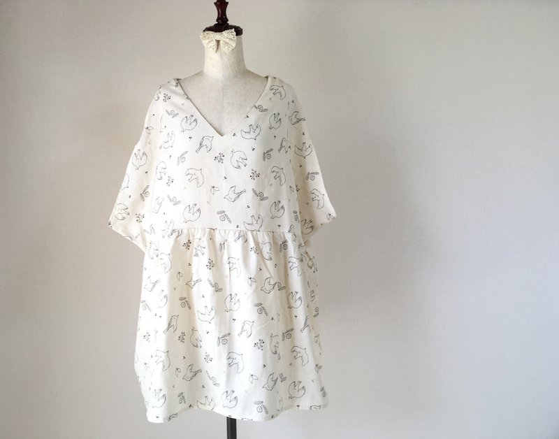 Dandelion and small bird tunic one-piece off white - 洋装/连衣裙 - 棉．麻 白色