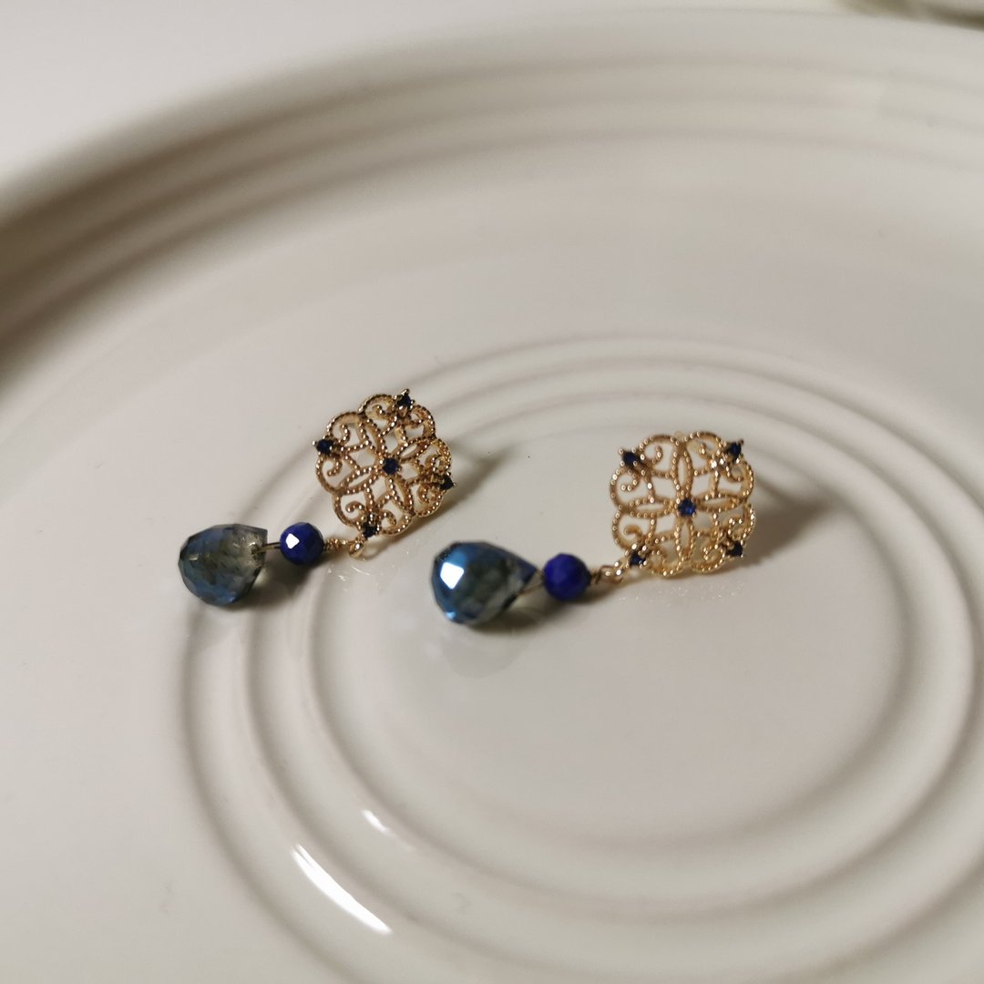 【Veverka】窗花楼阁 - 天然石耳环 青金石 水晶 耳环 饰品 - 耳环/耳夹 - 半宝石 蓝色
