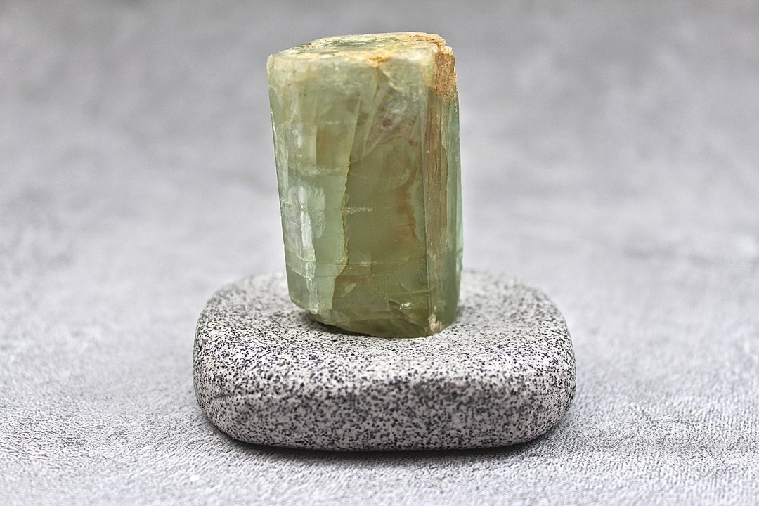 石栽 SHIZAI-绿柱石原矿海水蓝宝-含底座 - 摆饰 - 宝石 绿色