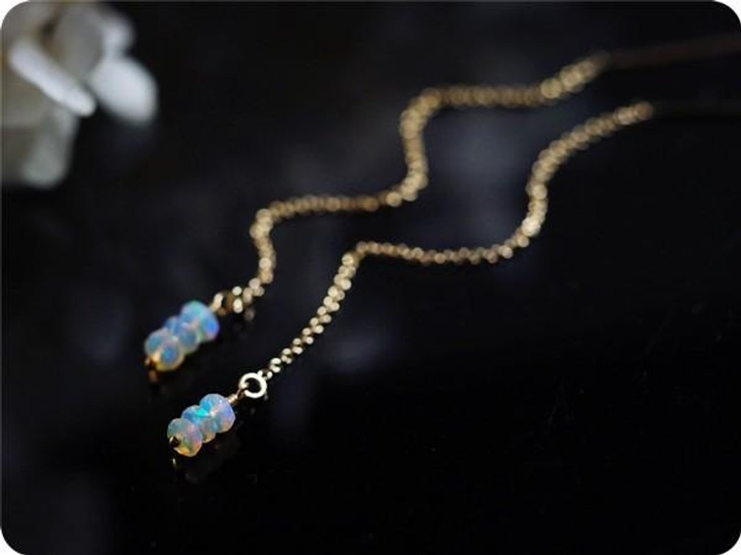 God's Stone that symbolizes happiness and hope Ethiopian opal American pierced earrings Chain pierced earrings October birthstone - 耳环/耳夹 - 宝石 多色