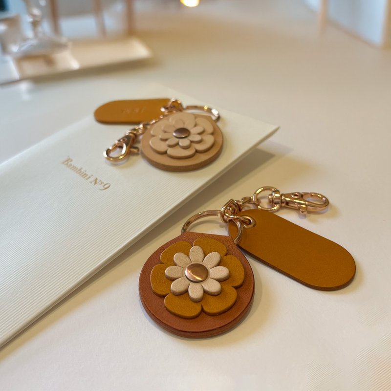 Blossom Chic 皮革钥匙圈 /吊饰 /植鞣革/定制化礼物 - 钥匙链/钥匙包 - 真皮 灰色