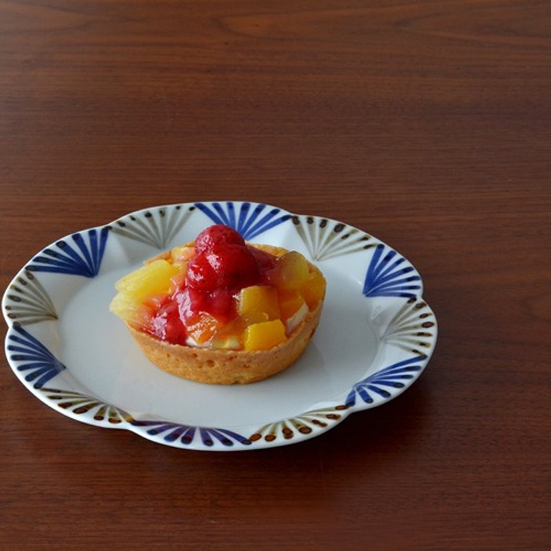 有田烧 皓洋窑 三角十草轮花皿 M号 日制手作瓷盘 - 浅碟/小碟子 - 陶 蓝色