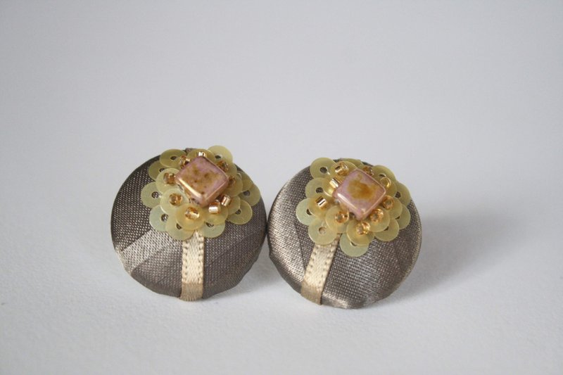 kurumi - 耳环/耳夹 - 其他材质 卡其色