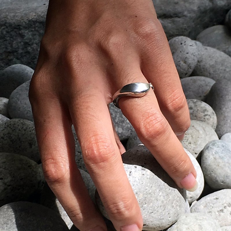 纯银戒指~依偎~青冶金工手作的诗对戒/尾戒,时尚设计,不退流行 - 戒指 - 银 