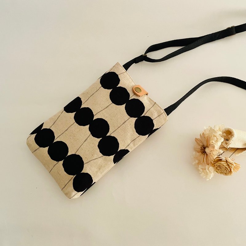 手机背带包。拉链内袋。皮革扣带。可颈挂斜肩背。日本布 - 侧背包/斜挎包 - 棉．麻 