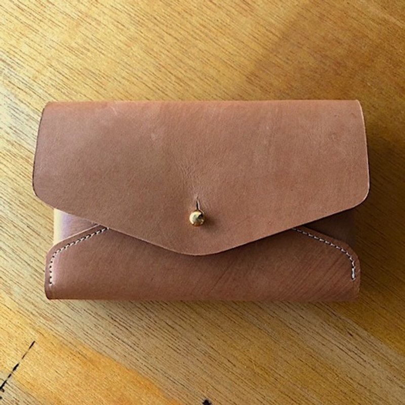 Leather card case with impressive brushed eyes Camel Card Case - 名片夹/名片盒 - 真皮 
