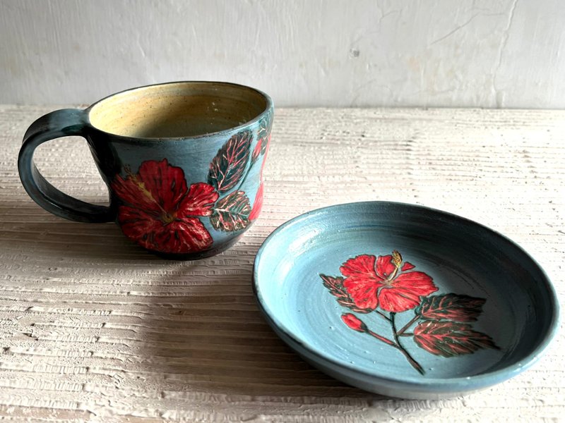 夏威夷扶桑花刻画咖啡杯盘组_陶器马克杯 - 咖啡杯/马克杯 - 陶 蓝色