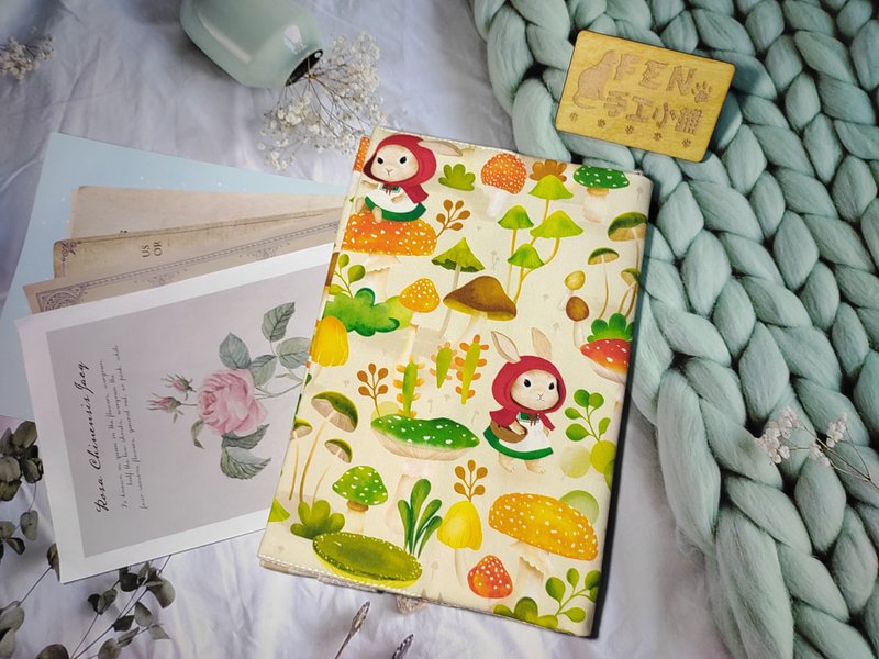 彩色喷墨-台湾设计款白昼红帽兔兔防拨水牛津布书套-布书衣A5/25K - 书衣/书套 - 棉．麻 