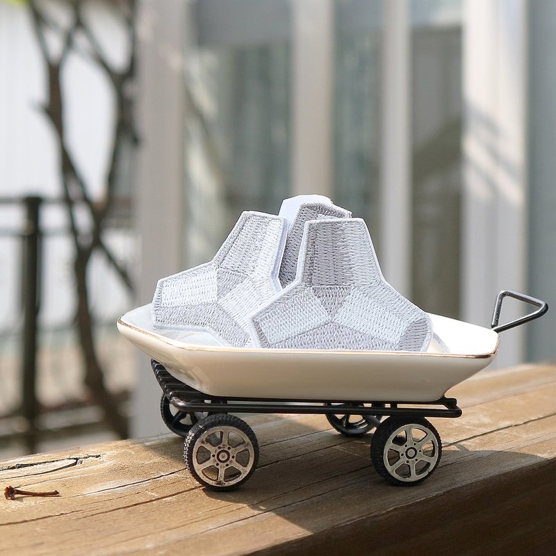 消波块 / 刺绣贴纸 - 贴纸 - 绣线 多色